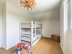 Maisons de vacances Holiday Home La Tour Bourgerel avec piscine by Interhome : photos des chambres