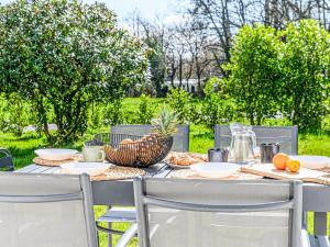 Maisons de vacances Holiday Home La Tour Bourgerel avec piscine by Interhome : photos des chambres
