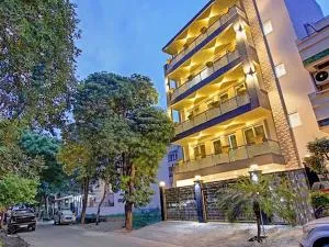 NUAB House - Near Fortis, MAX, MEDANTA, Paras Hospitals and HUDA Metro - Gurgaon