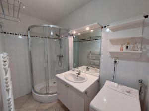 Appartements Apartment T2 avec balcon-calme et pres du port by Interhome : photos des chambres