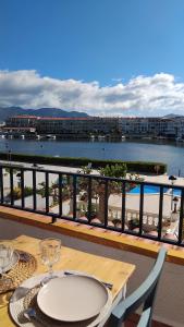 Magnifique vue piscine et canaux - WIFI FIBRE haut débit