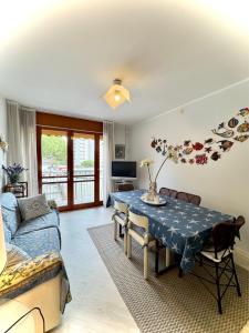 Piazza del Sole Apartment- 1 minute walk from the beach- free park