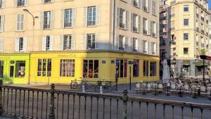 Modern Luxury Apartment Style & Serenity