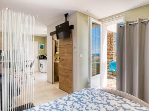 Appartement au Lavandou - Vue Mer - Climatisé - Tout à pieds - FR-1-816-3