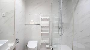 Modern Luxury Apartment Style & Serenity