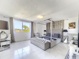 Villas Beautiful 300 m2 Villa, Big Pool, 3000m2 garden : photos des chambres