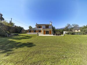 Villas Beautiful 300 m2 Villa, Big Pool, 3000m2 garden : photos des chambres