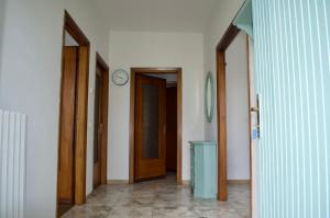 Appartamento ristrutturato con piccola vista lago