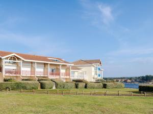 Apartment Les Pêcheurs-7 by Interhome