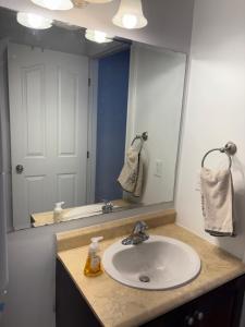 Bachelor and Double room in Bedford, Halifax
