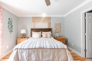 Pet Friendly - Cozy Nut Shell