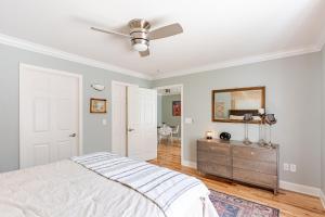 Pet Friendly - Cozy Nut Shell