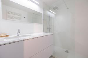 Sunny family apartment - free parking