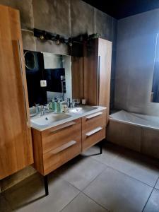 Villas Wonderful Villa , swimming pool, air conditionner-4 chambres : photos des chambres