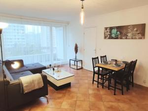 Grand T2 central, balcons sur parc