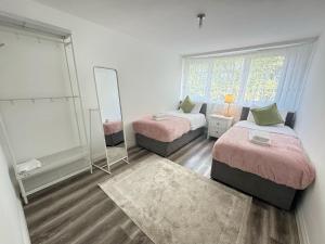 Betty Homes - Nearby Angel and HIghbury