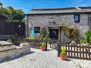 The Hollybush Inn Cottages