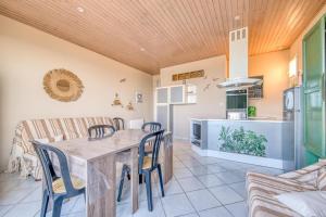 Vu Mer T2 plage centrale 5 personnes