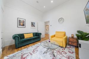 Modern 2-Bedroom Apartment on Oxford Street 8GC