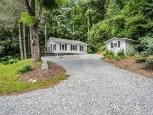Cozy Family Vacation Cottage Lake Lure - Mill Spring