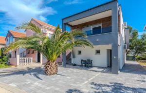 1 Bedroom Awesome Apartment In Vir 