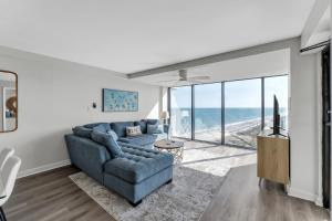 Oceanfront Gem Pool, Balcony, Modern Touch condo