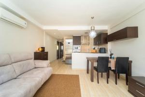 Benidorm piscina terraza a minutos de la playa