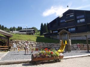 Appartements Morillon 1100 : Appartement Supérieur avec Balcon