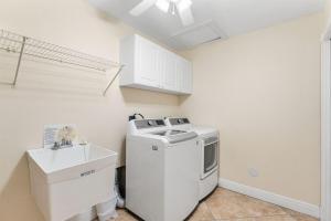 Villa Estelle - Huge lake front Villa