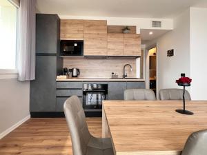 Costa Blu - Pool & terrace lake view