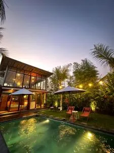 Villa Kembar - Lebih