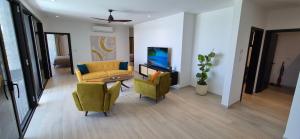 Dream house with beach access at Hermosa Bay