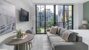 The Juliet X Vibe 8741