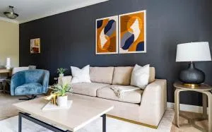 The Greensboro Vibe 8715 - Friendship