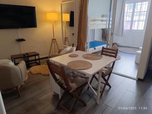 Appartements Pleasant apartment in Bormes Village : photos des chambres