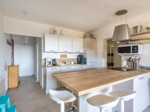 Apartment Les Parcs du Soleil by Interhome