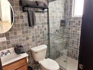 New! Lovely and spacious, 2 Ocean view terraces