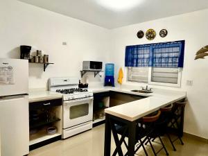 New! Lovely and spacious, 2 Ocean view terraces