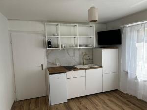 PEARL05 Pearl Arbor Studio 5