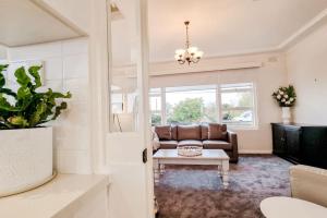 Stay at Beauty Point Wagga 5bdr 2bth magical views