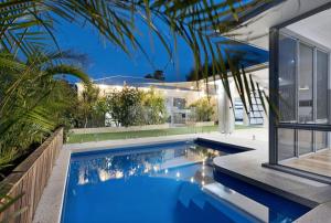 MiaMia Ultra Modern Home with Pool and Courtyard