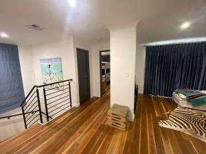 MiaMia Ultra Modern Home with Pool and Courtyard