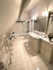 B&B / Chambres d'hotes L-Auberge du Chateau : photos des chambres