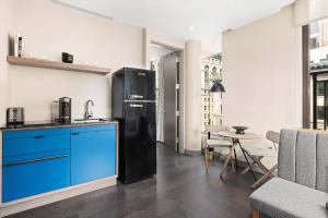 The Vibe on 5th XIII Vibe 8762