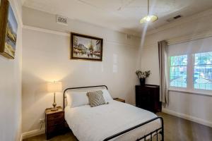 Central Charm on Best Street