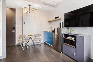 The Vibe on 5th Vibe 8750