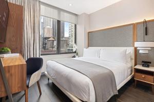 The Vibe on 5th Vibe 8750