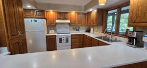 Tall Pines- 5-bedroom 3-bath with hot tub and more!