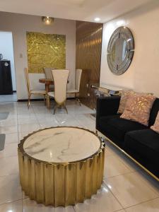 Luna Modern Guesthouse Loft House up and Down