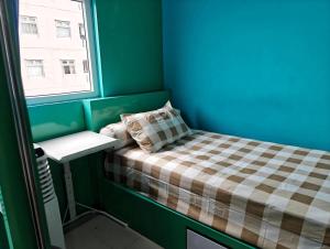 Cozy 2BR Pramuka Apt Tower Penelope with Pool & Wi-Fi